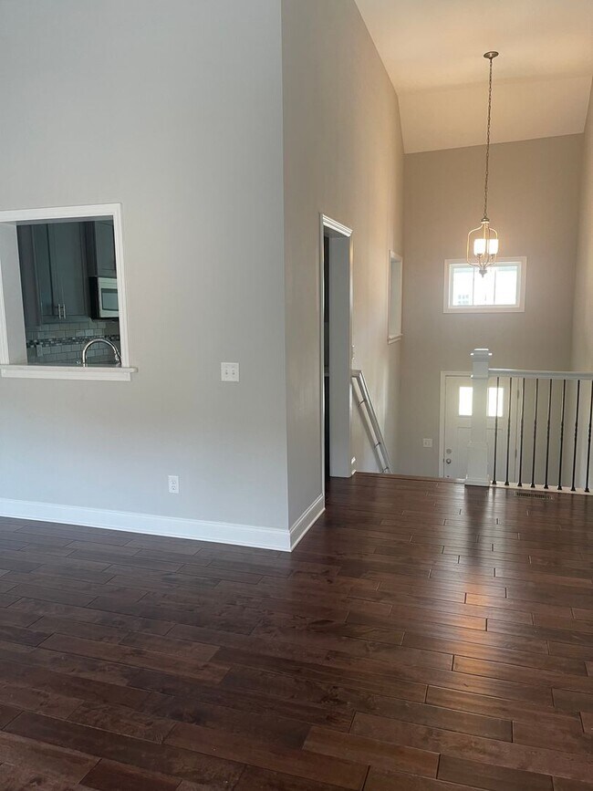 Building Photo - 4 Bedroom + Finished Basement for Rent in Ooltewah