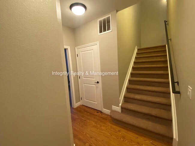 Building Photo - 7840 Inverness Blvd