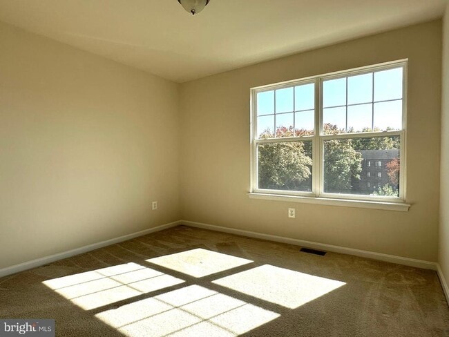 Building Photo - 200 Marina View Ct