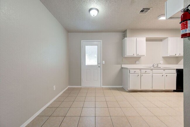 Building Photo - 313 Belmont Dr