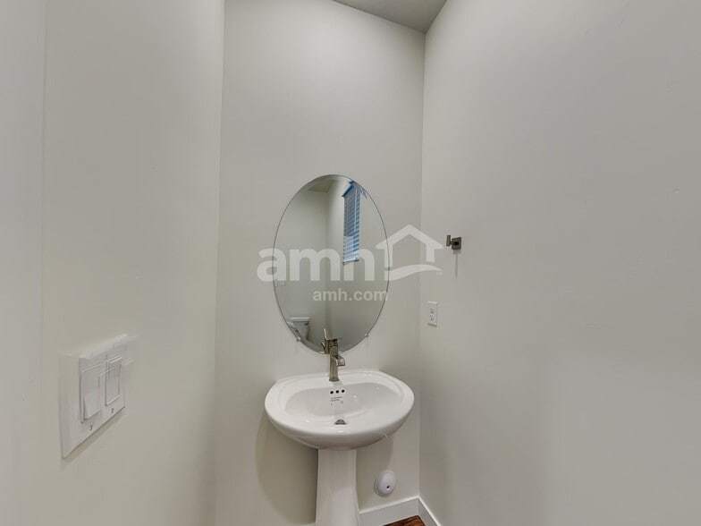 Building Photo - 3442 N Annabell St