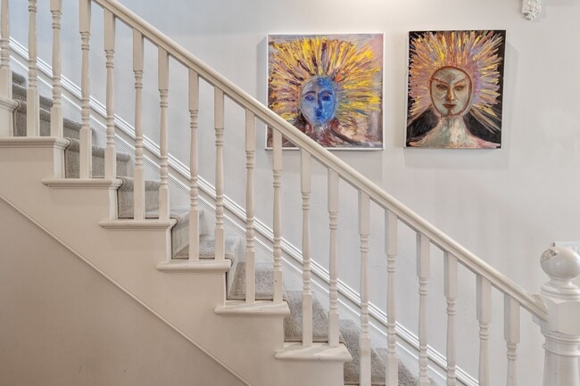 Building Photo - 2866 Pine St