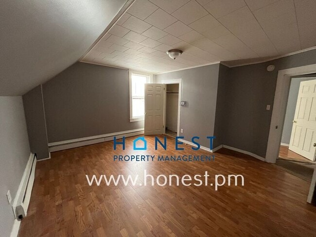 Building Photo - 8 Lasalle St