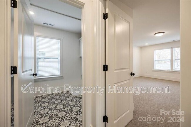 Building Photo - 1233 Eastway Dr