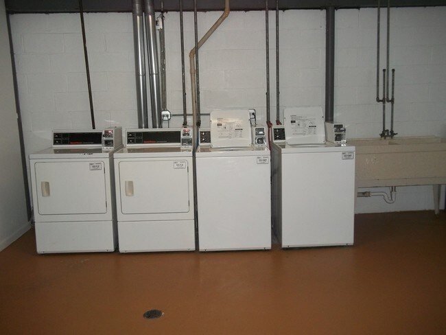 Building Photo - 6125 W 103rd St