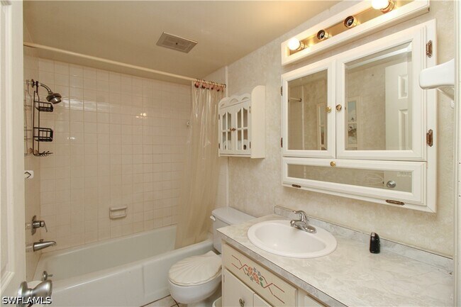 Building Photo - 300 Valley Stream Dr