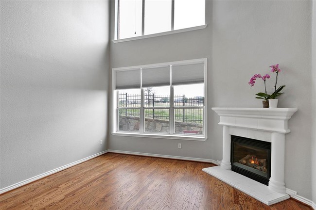 Building Photo - 604 Mozart Way