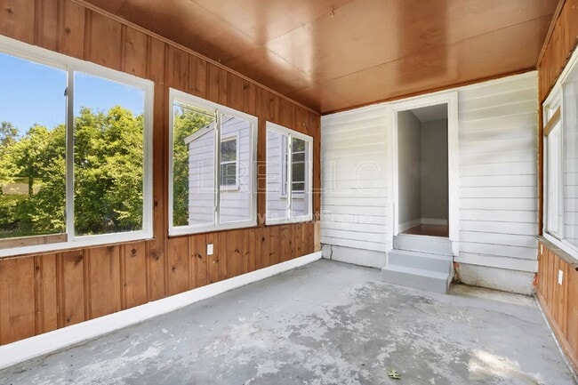 Building Photo - 1517 Shingo Ave