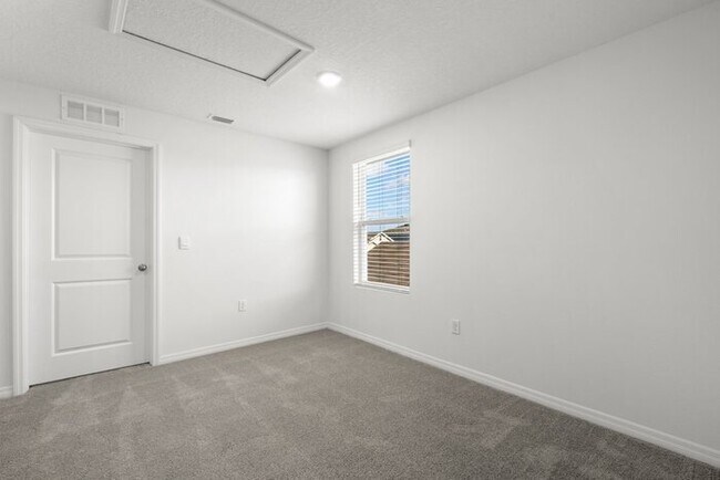 Building Photo - LIKE NEW Home for Rent in Ridgewood!