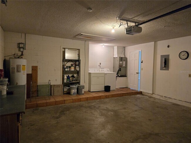 Building Photo - 1666 Tremont Ln