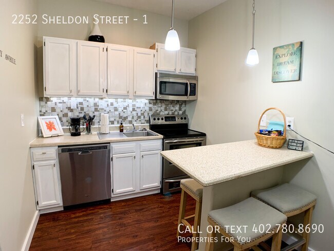 Building Photo - 2252 Sheldon St