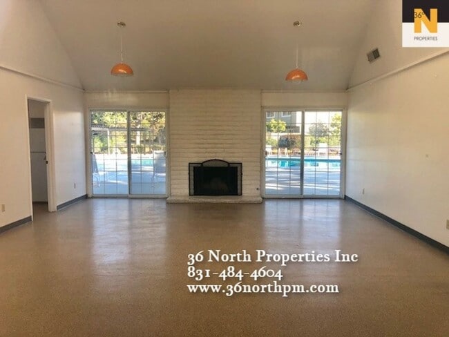 Building Photo - Remodeled 3 bed/2 bath Sunny Creekside Condo Available!
