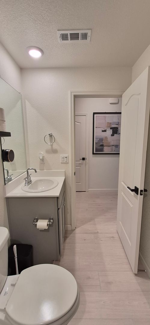 Building Photo - Tastefully Done & Stunning Place to Call Home