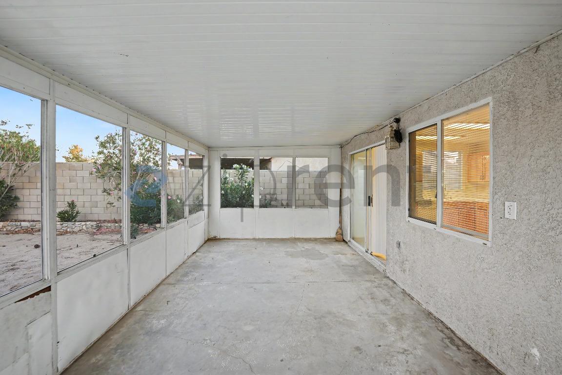 Building Photo - Unit