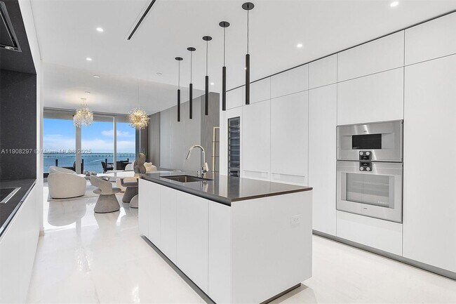 Building Photo - 300 Biscayne Blvd Way