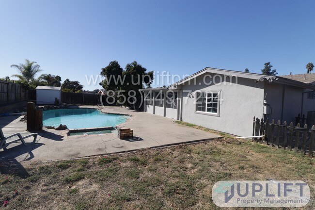 Building Photo - 4bed/2bath house with garage & POOL