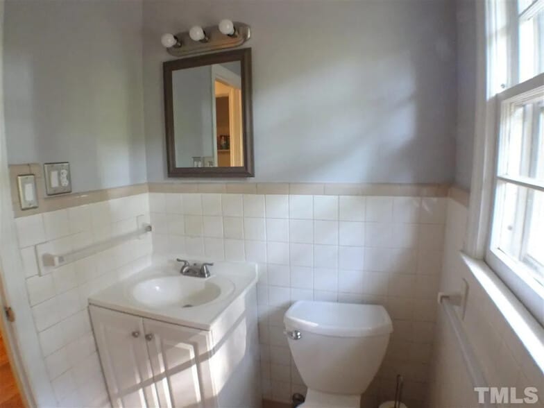 Building Photo - Room in House on Sunnybrook Rd