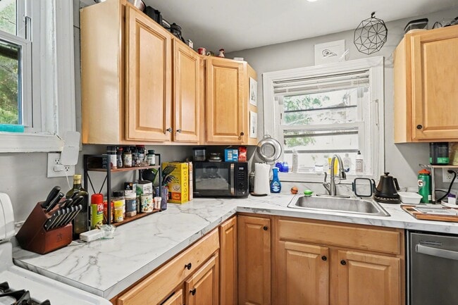 Building Photo - Charming 2BR + Office Home with Fenced Yards & Spacious Living – Available June 2026