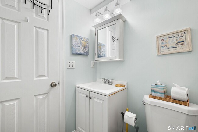 Building Photo - 108 College Pl