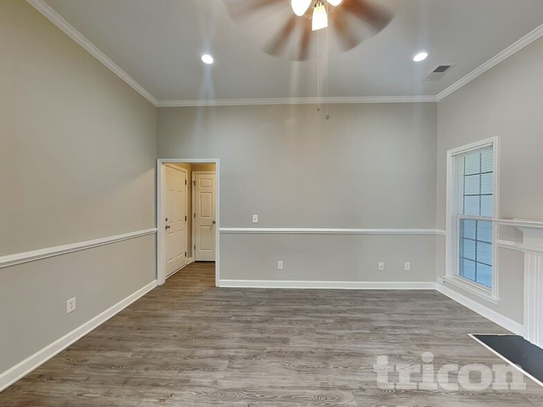 Building Photo - 2 Abbey Rd