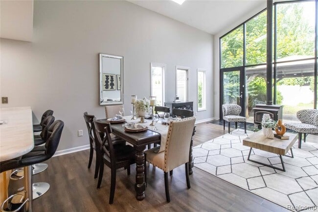 Building Photo - 1834 Fairview St