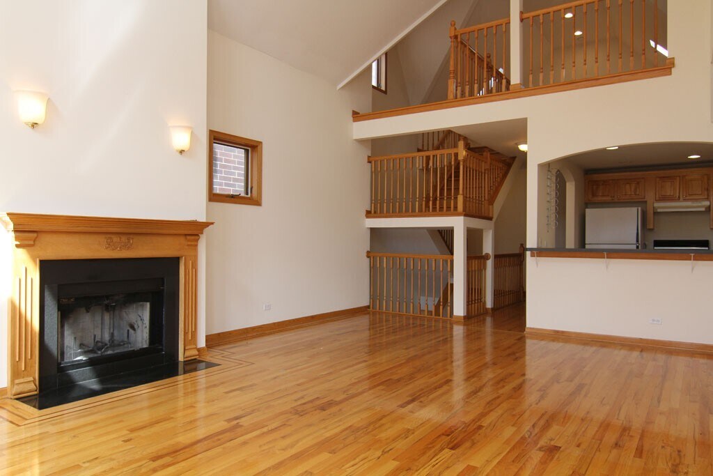 Building Photo - 844 W Buckingham Pl