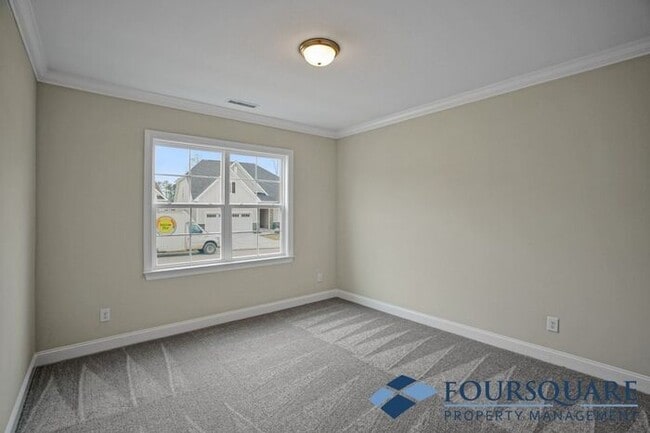 Building Photo - Charming 3-Bed Ranch Home with Modern Kitc...