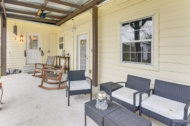 Building Photo - 5313 Palm Dr