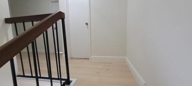 Building Photo - *** Beautiful 3 Bedroom 1.5 Bathroom Town ...