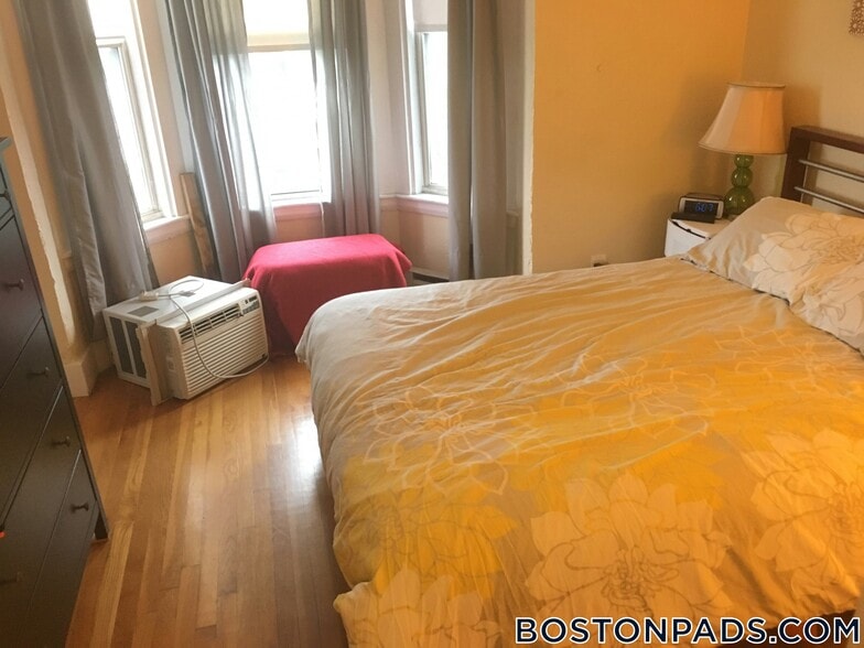 Building Photo - 506 E Broadway