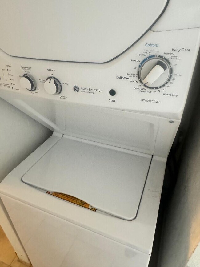 Building Photo - 4174 Inverrary Dr