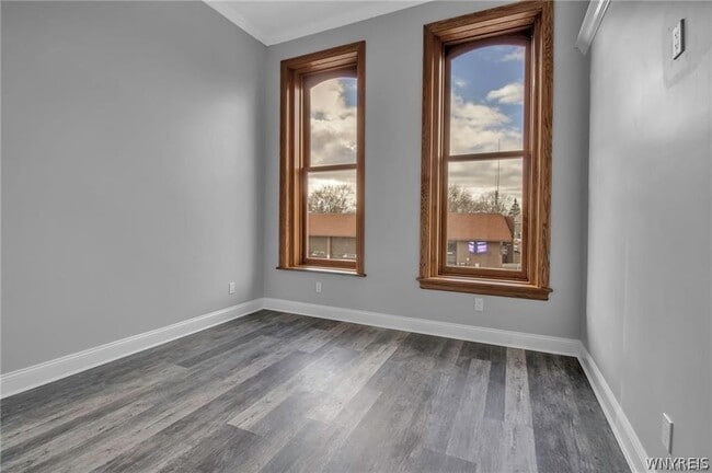 Building Photo - 27 Main St