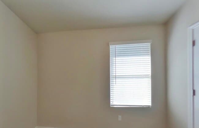 Building Photo - Saddle Creek