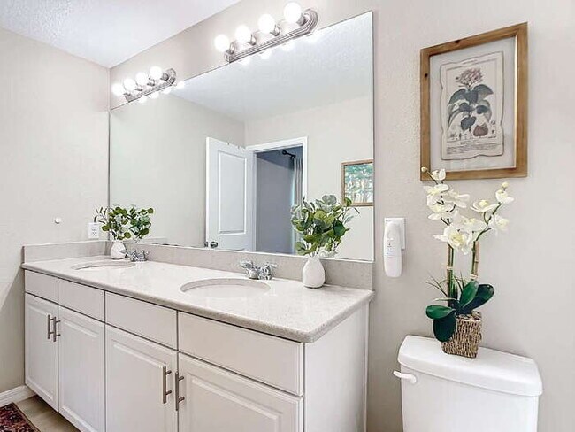 Building Photo - 10525 Oakside Dr