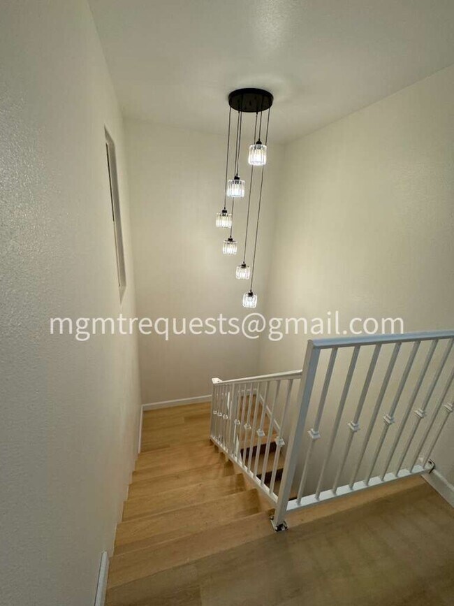 Building Photo - 11943 Olive St