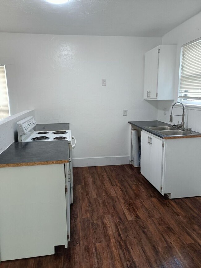 Building Photo - Beautiful 2 Bed / 1 Bath Home – Affordable & Move-In Ready!