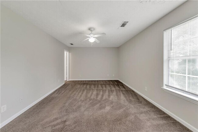 Building Photo - 1008 Huntington Trce SE