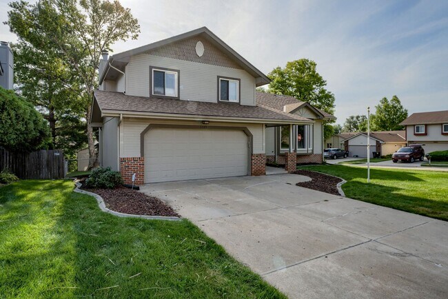 Building Photo - Fresh Updates & Prime Location Near Zorinsky!!