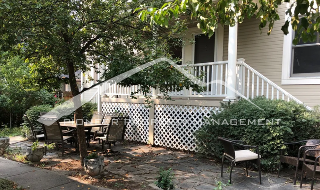 Building Photo - Charming 2-Bed 1.5 bath 2 Floor Rental in ...