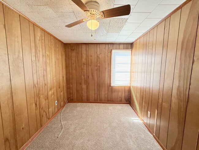 Building Photo - Charming 3-Bedroom Home With Screened Front Porch