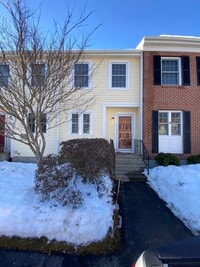 Building Photo - 533 Fox Hollow Way