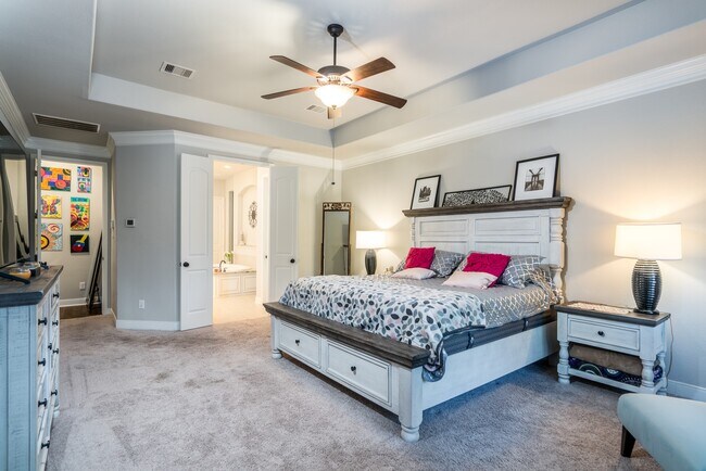 Building Photo - 10410 Southern Hawker