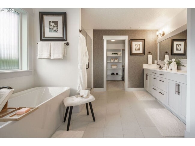 Building Photo - Charming Newer Model Home!