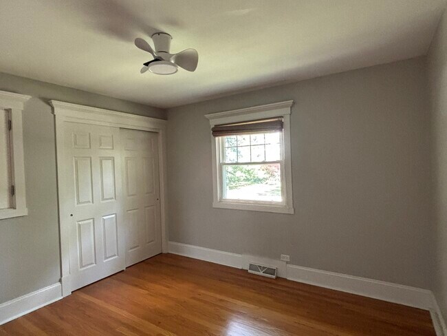 Building Photo - 541 Cypress Dr