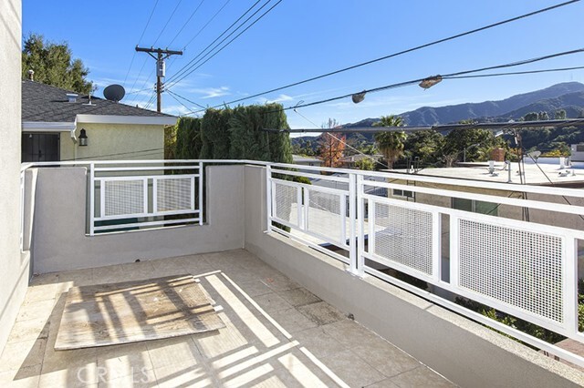 Building Photo - 3240 Montrose Ave