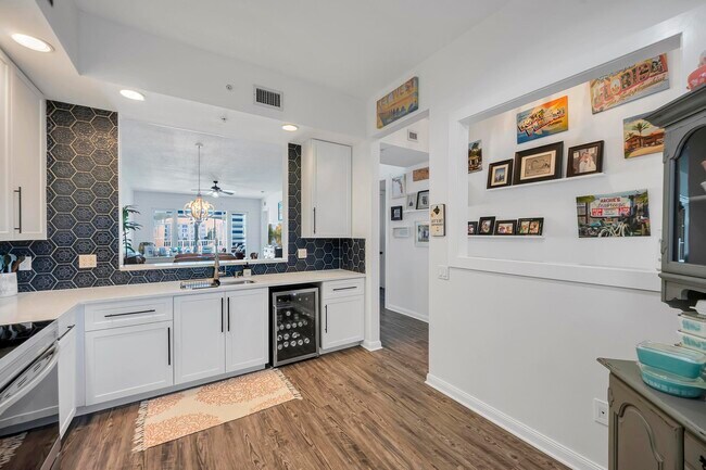 Building Photo - 10 Harbour Isle Dr E