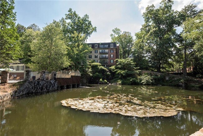 Building Photo - 25309 Plantation Dr NE