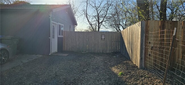 Building Photo - 9705 Main St