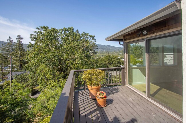Building Photo - 4Bed/2Bath Home in  Kentfield with stellar...