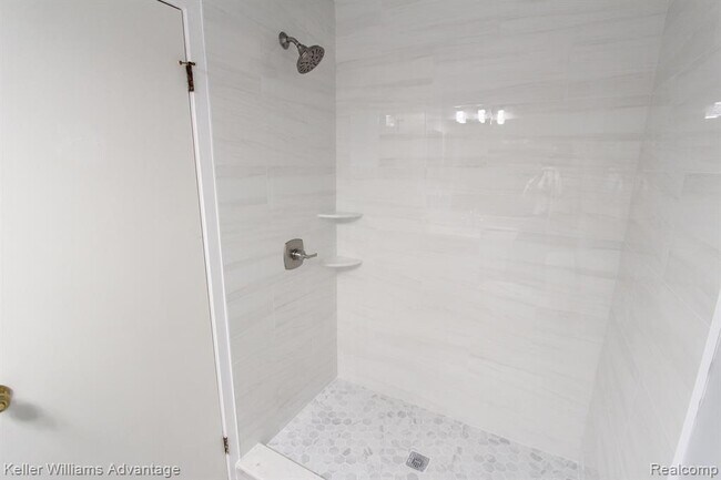 Building Photo - 41498 Cornell Dr